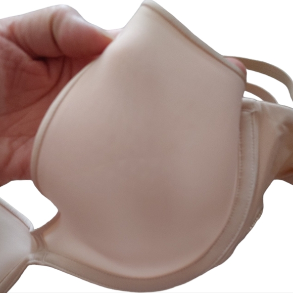 SKIMS Weightless Scoop Bra - Picture 4 of 15